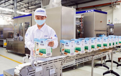 Vinamilk "bắn phát pháo" đầu năm với lô sản phẩm sữa hạt và sữa đặc lớn đi Trung Quốc